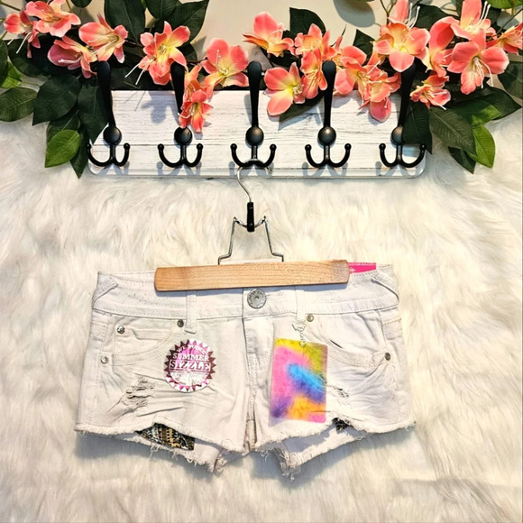 Almost Famous Shortie Boho Denim Shorts - Picture 1 of 7